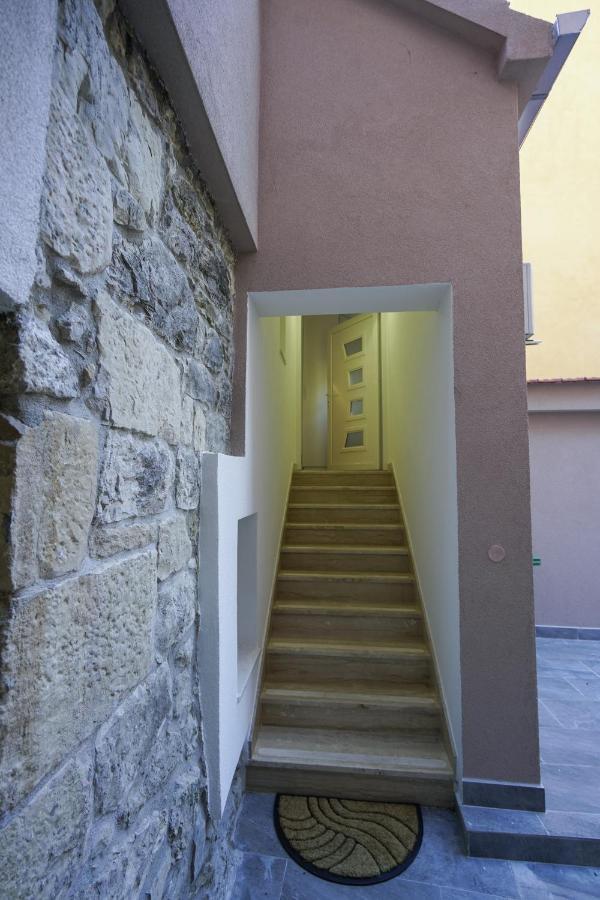 Apartment Ispod Ure Синь Экстерьер фото